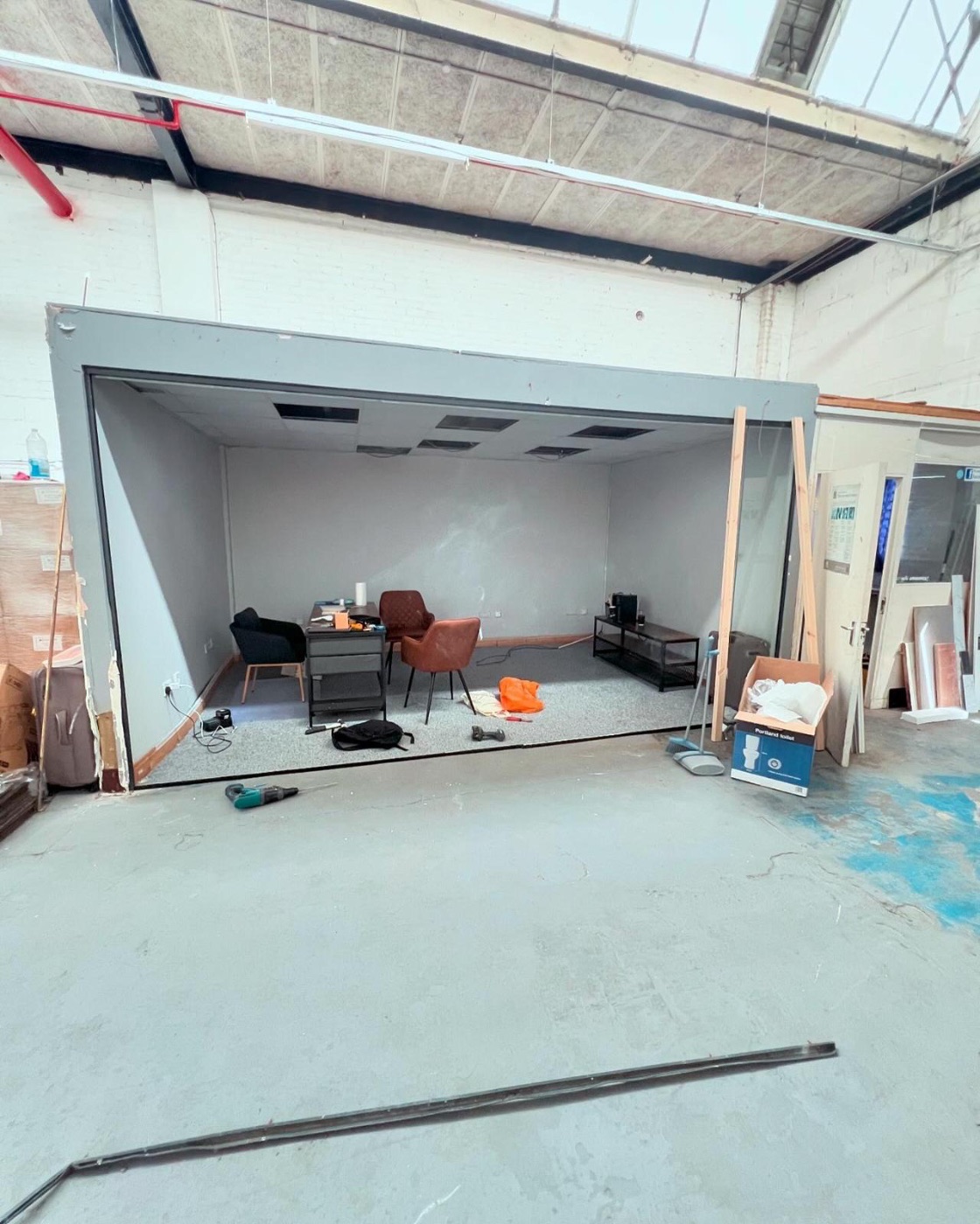 Commercial unit with no shopfront glazing